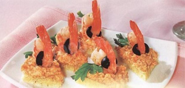 Канапе с креветками на шпажках