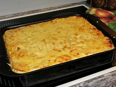 Картофельная запеканка с грибами, сливками, сыром и луком