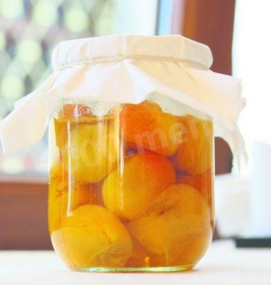 Компот из абрикосов на зиму с медом и корицей