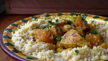 Кус-кус с рыбой и айвой