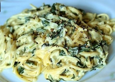 Лапша с овощами в сливочном соусе