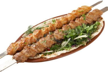 Бараний люля кебаб на мангале с луком