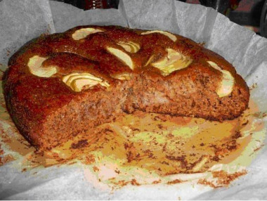 Медовая коврижка с корицей, орехами и яблоками