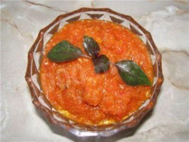 Помидорно морковная икра с чесноком и корицей