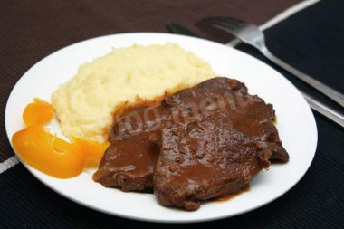 Мясо тушеное с пивом Гиннесс