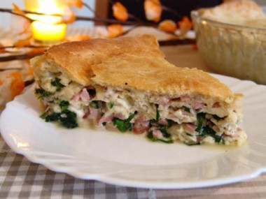 Слоеный пирог с луком-пореем, ветчиной и сыром