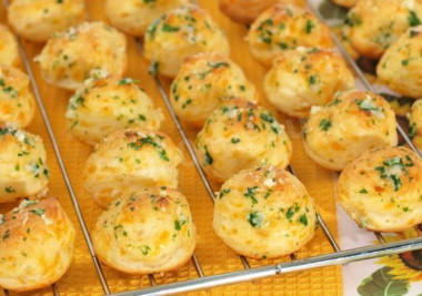 Пирожки заварные закусочные со свининой