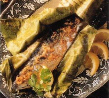 Рыба, запеченная в фольге с имбирным маслом