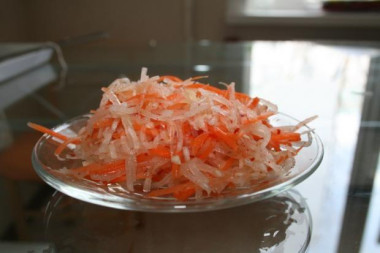 Салат из редьки дайкона по-корейски
