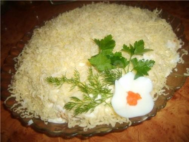Салат с фасолью сыром и курицей