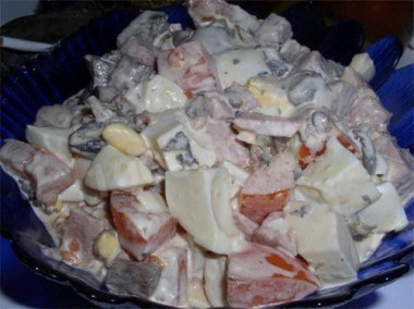 Вкусный салат из мяса крабов и грибов