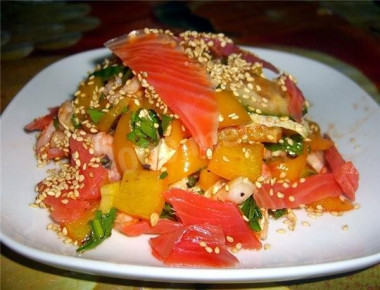 Салат с семгой слабосоленой и сыром