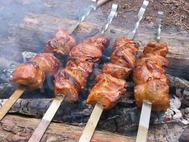 Шашлык на костре мягкий и сочный