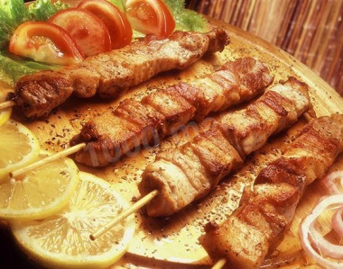 Шашлык из баранины на маринаде из белого вина по-гречески