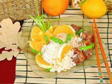 Свинина жареная с рисом и апельсинами