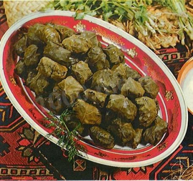Толма из баранины с яблоками и изюмом