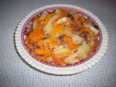 Цимес из моркови, яблок и изюма