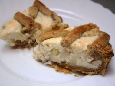 Творожный пирог с изюмом и сухофруктами
