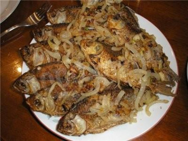 Запеченная рыба на костре