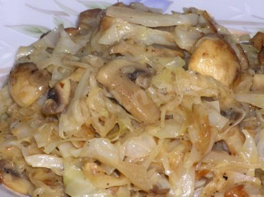 Капуста соленая с грибами и морковкой