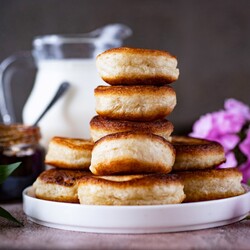 Пышные яблочные оладьи