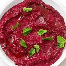 Свекольный дип-соус с кешью