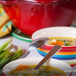 Куриный суп с домашней лапшой «Весенний», пошаговый рецепт на 3783 ккал, фото, ингредиенты - Strelec