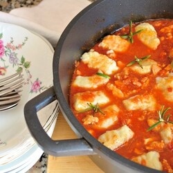 Ньокки в томатном соусе с курицей