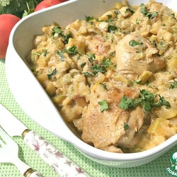 Куриные бедра в соусе из кабачков