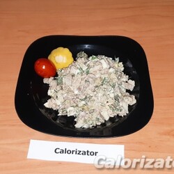 Белковый салат с куриной печенью