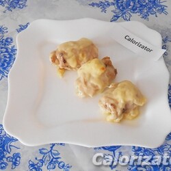 Куриные рулетики с ананасом и сыром