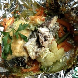 Карась в сметане с весенними овощами