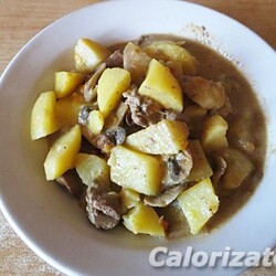 Куриная печень с грибами в сметане