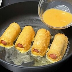 Завтрак из яиц на сковороде.