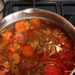 Шурпа (узбекский суп). Ингредиенты: баранина, картофель, морковь