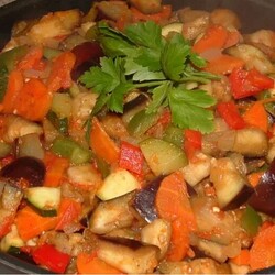 Рагу из баклажанов, кабачков и перца