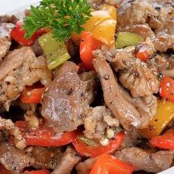 Как сделать самое Жесткое мясо Мягким всего за 5 минут. Говядина с перцами в сковороде. Огузок.