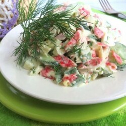 Салат с крабовыми палочками «Дачный» : Салаты