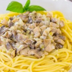 Спагетти с грибным соусом