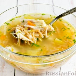 Куриный суп с жареной вермишелью