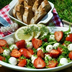 Салат с клубникой «Летний восторг» : Салаты