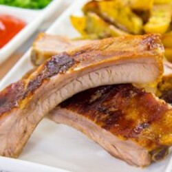 Ребрышки, запеченные с картофелем