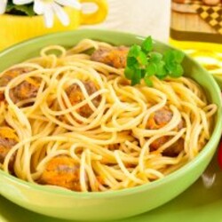 Макароны с фрикадельками