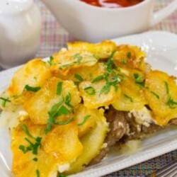 Мясо с картофелем под майонезом