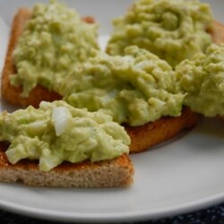 Дип-намазка из авокадо и яиц