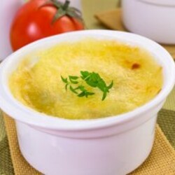 Яичница с помидорами и моцареллой