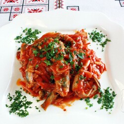 Салаты с копченой мойвой: рецепты с видео. Смотрите!