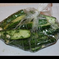 Малосольные огурцы, самый быстрый рецепт. Cucumber Salad Fast Recipe. Малосольные огурцы в пакете