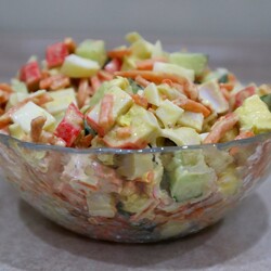 Салат из крабовых палочек с корейской морковью и огурцами