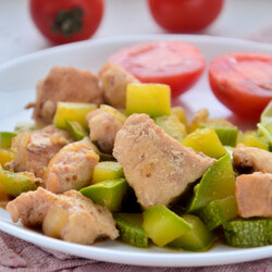 Куриная грудка с кабачками на сковороде: рецепт с фото